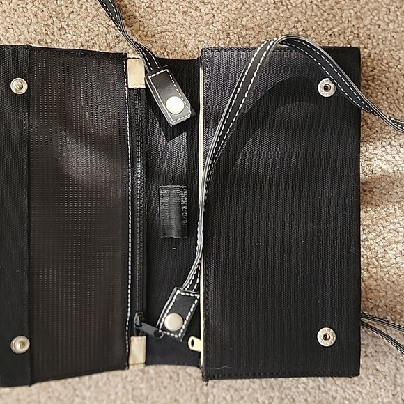 Sherpani Elements Collection Wristlet - Picture 6 of 16